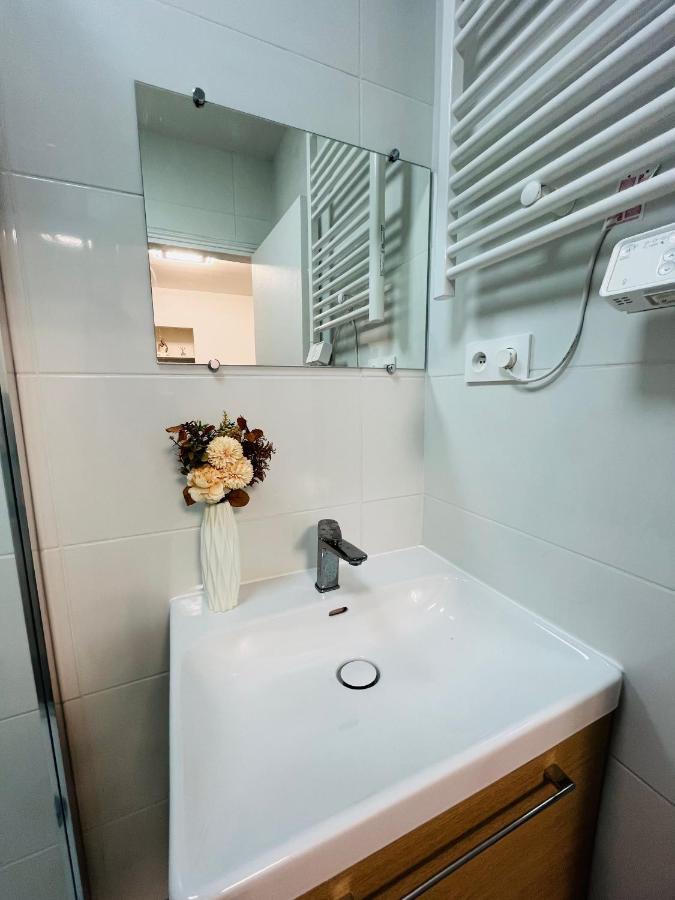 Dream Dwell Paris-Two Bedrooms Apart Near Gare Du Nord Esterno foto