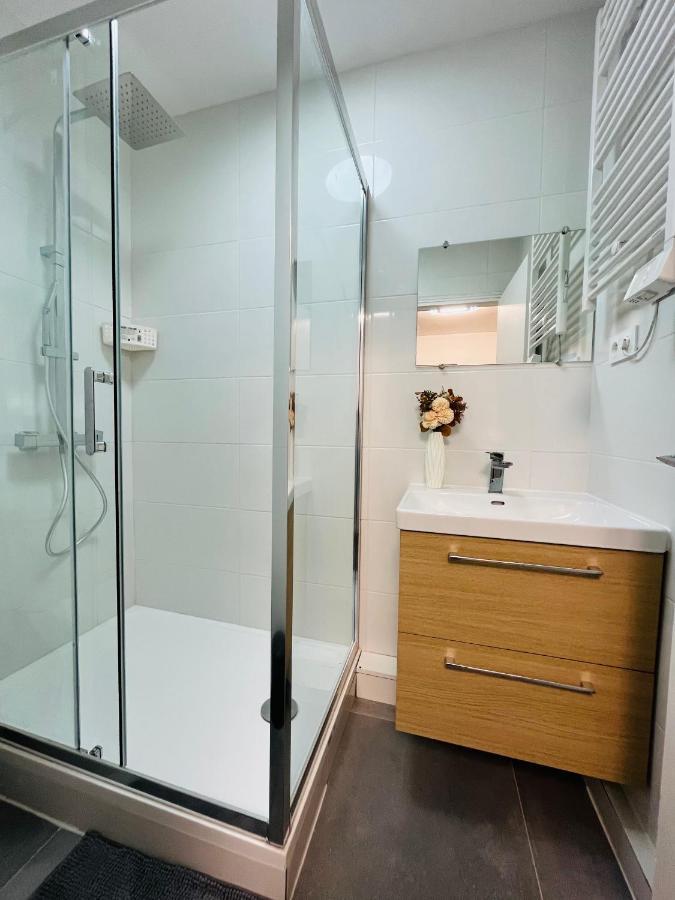 Dream Dwell Paris-Two Bedrooms Apart Near Gare Du Nord Esterno foto